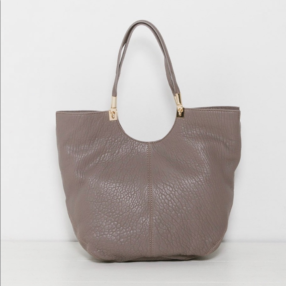 Elizabeth and James Cynnie Tote